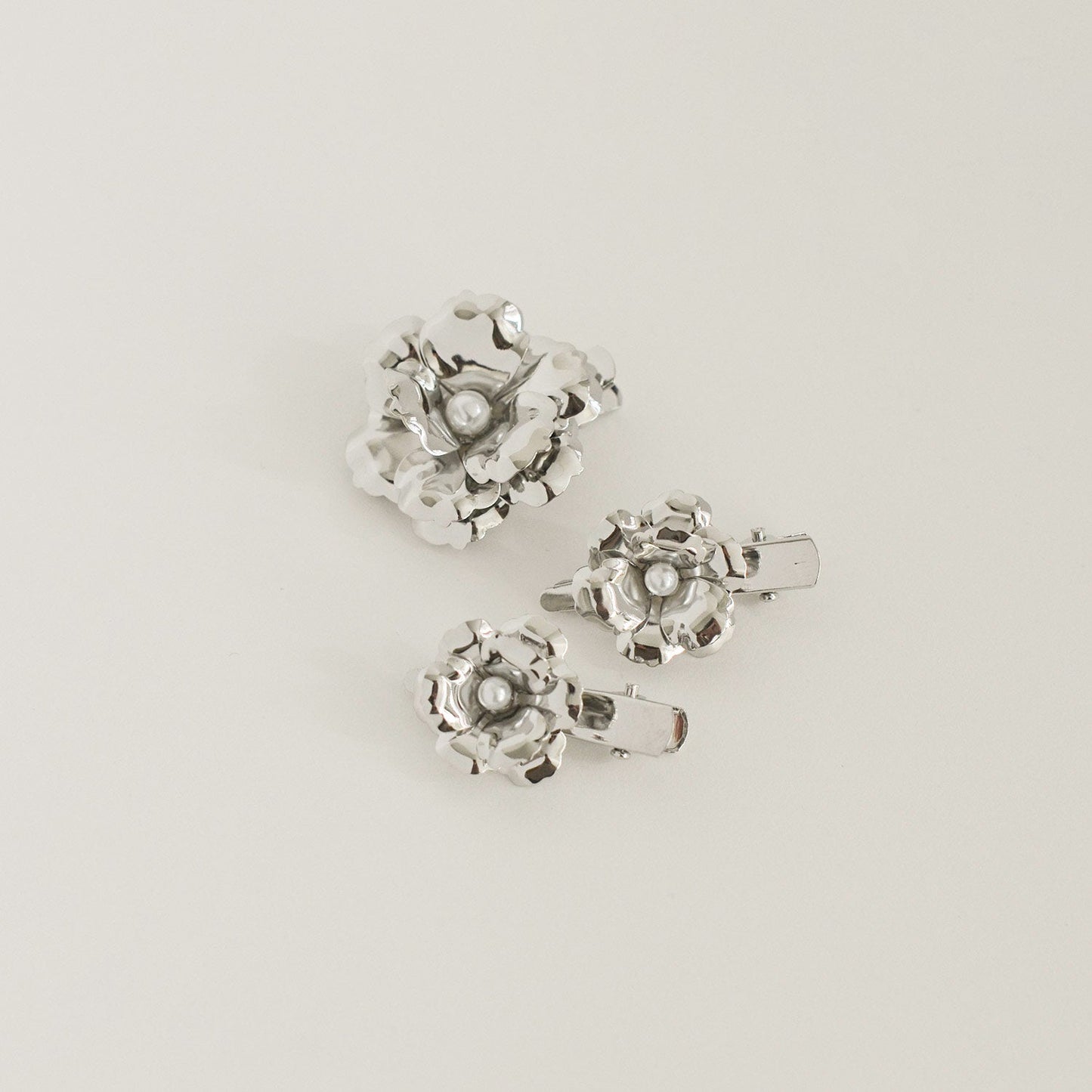 Metal Flower with Plastic Pearl Hair Clips | 3pcs | Silver