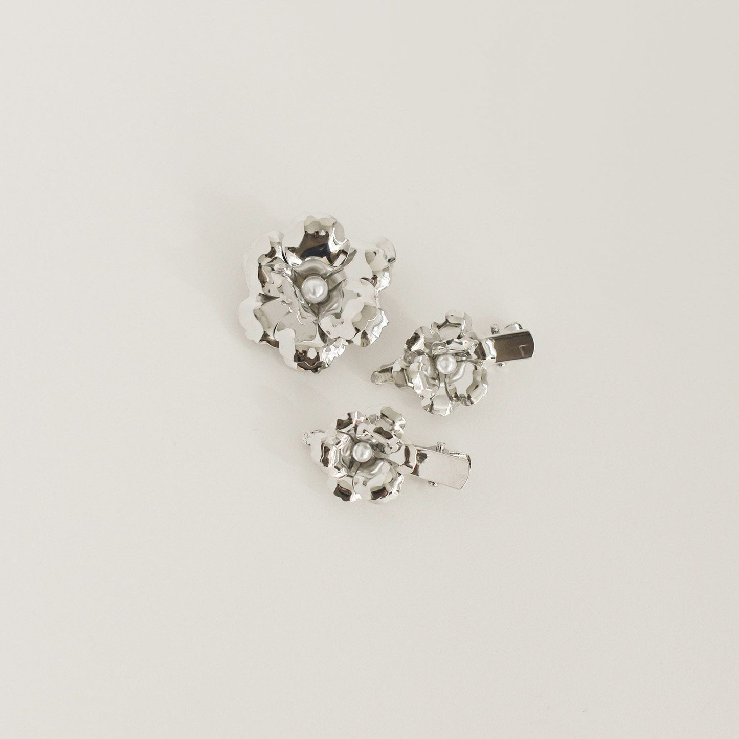 Metal Flower with Plastic Pearl Hair Clips | 3pcs | Silver
