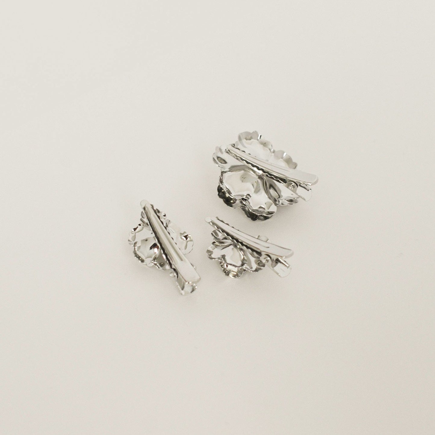 Metal Flower with Plastic Pearl Hair Clips | 3pcs | Silver