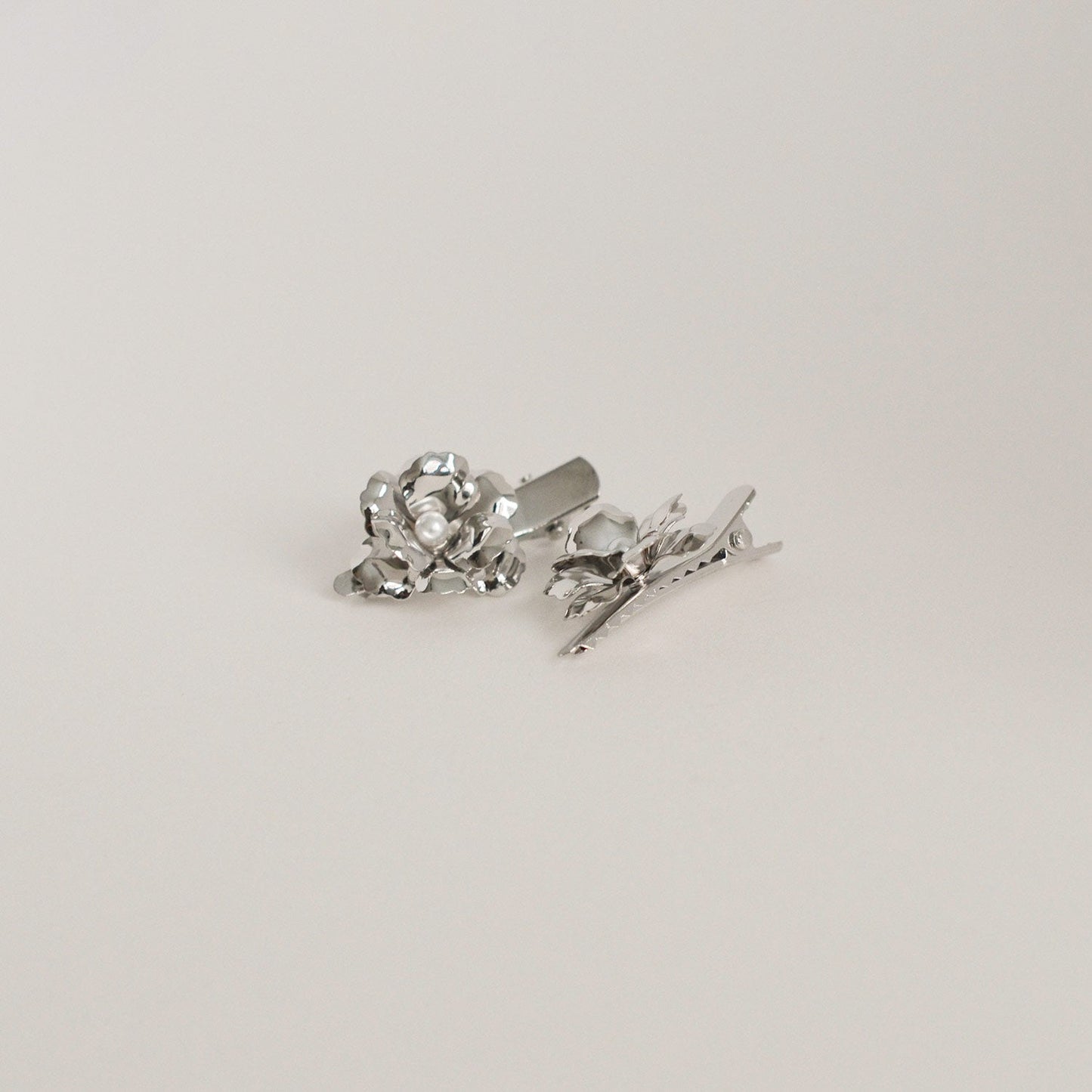 Metal Flower with Plastic Pearl Hair Clips | 3pcs | Silver