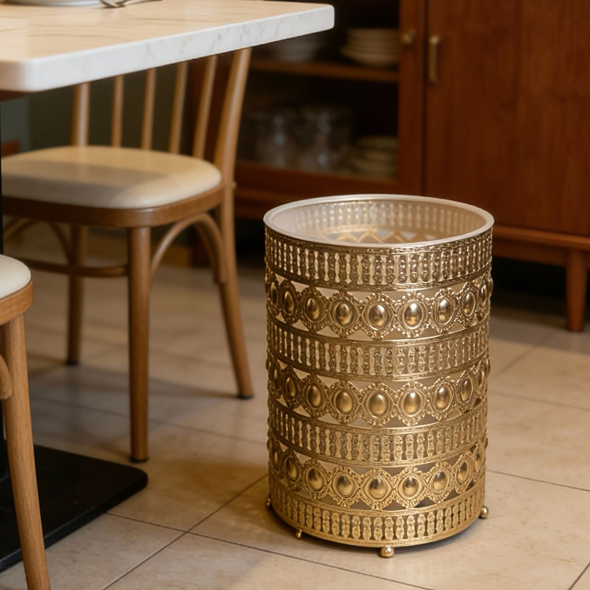 Luxury European Style Hollow Decorative Iron Waste Bin with Transparent Liner